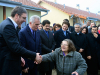 Nikolić i Vučić uručili ključeve 39 novih kuća u Obrenovcu